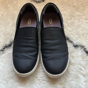 Black Dr. Scholl’s slip-ons